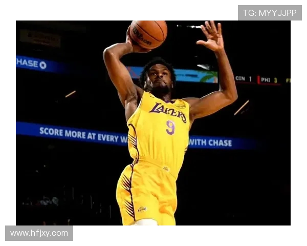 布朗尼单臂补扣震撼全场克内克特称赞他是兄弟太燃了